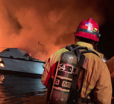 米ダイビング船なぜ炎上沈没（動画）原因理由や乗組員だけが救助で日本人や救命具は？